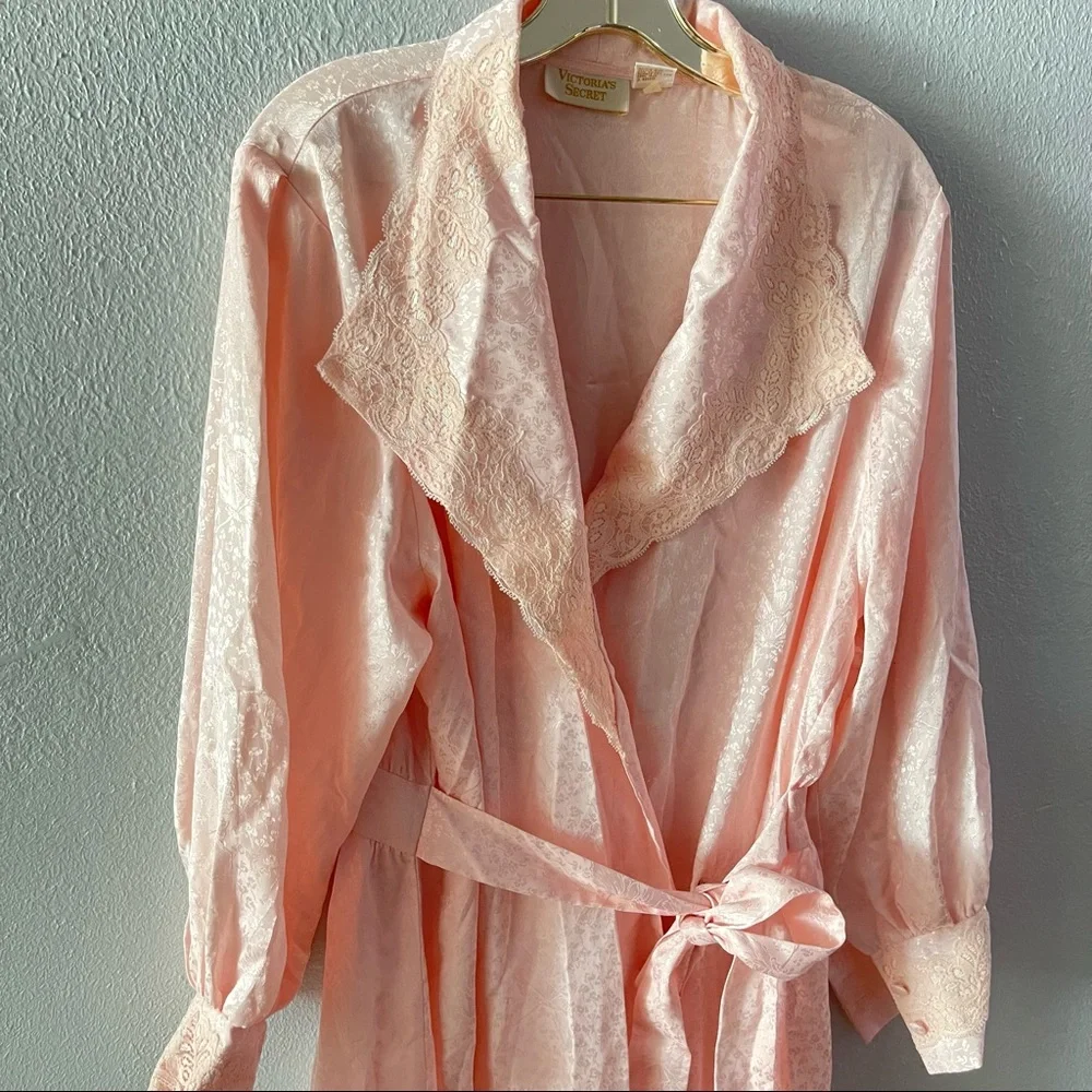 Vintage Victoria’s Secret Gold Label Robe - Picture 2 of 7